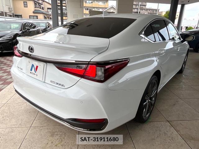 Lexus ES 2021-04 8856200-17