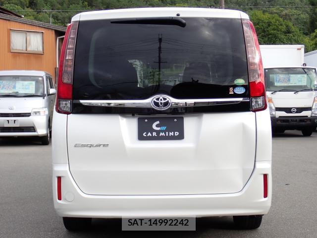 Toyota ESQUIRE 2017-06 8854006-1