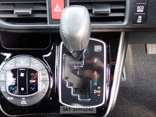 Toyota ESQUIRE 2017-06 8854006-15