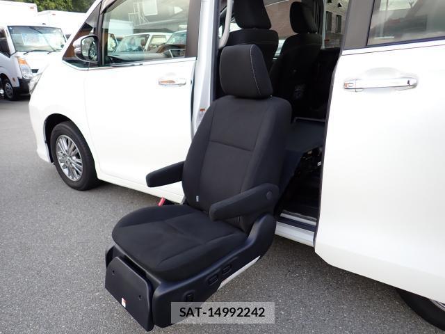 Toyota ESQUIRE 2017-06 8854006-19