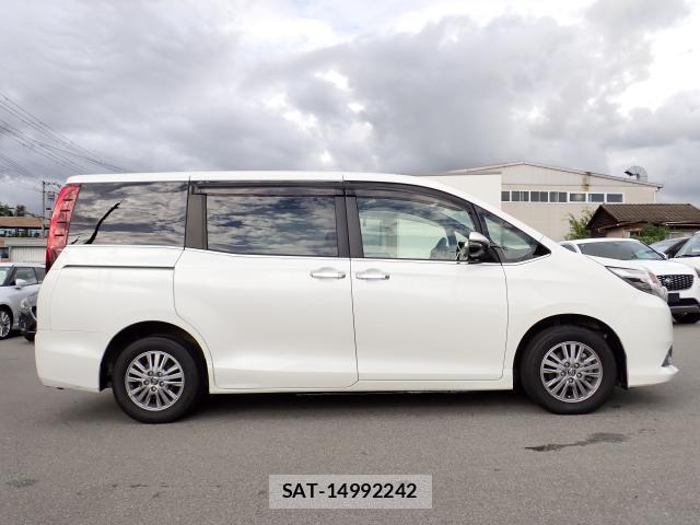 Toyota ESQUIRE 2017-06 8854006-3