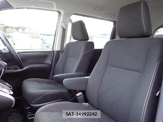 Toyota ESQUIRE 2017-06 8854006-5