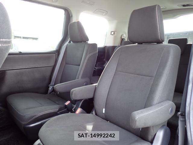Toyota ESQUIRE 2017-06 8854006-6
