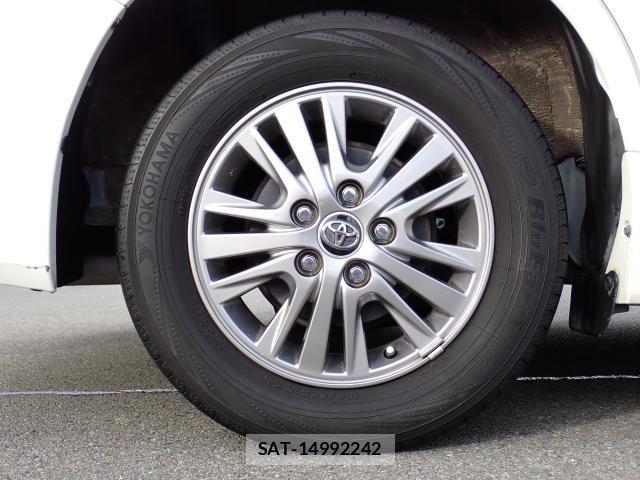Toyota ESQUIRE 2017-06 8854006-8