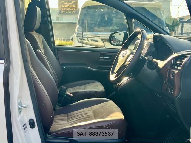 Toyota ESQUIRE 2017-09 8854342-10