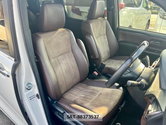Toyota ESQUIRE 2017-09 8854342-11