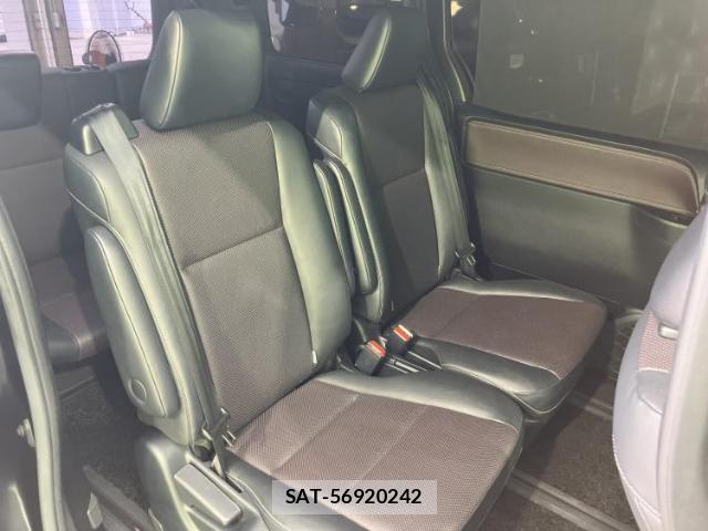 Toyota ESQUIRE 2018-05 8855245-4