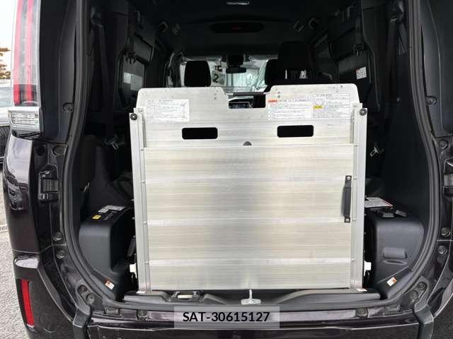 Toyota ESQUIRE 2019-11 8855519-1