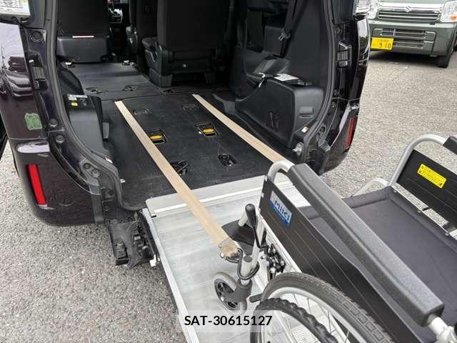 Toyota ESQUIRE 2019-11 8855519-18