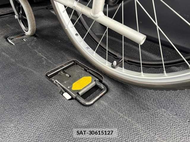 Toyota ESQUIRE 2019-11 8855519-19