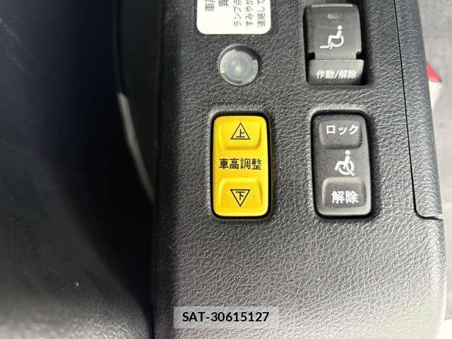 Toyota ESQUIRE 2019-11 8855519-3