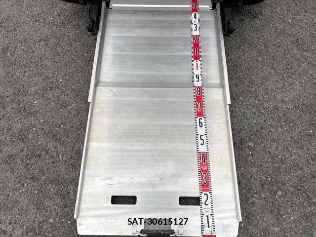 Toyota ESQUIRE 2019-11 8855519-6