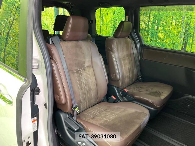 Toyota ESQUIRE 2018-04 8855652-8