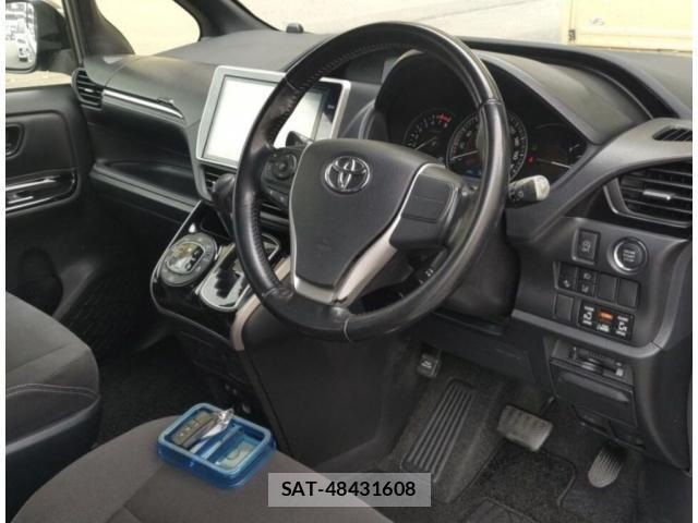 Toyota ESQUIRE 2017-10 8856570-2
