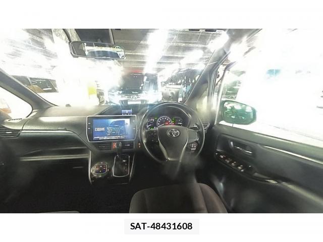 Toyota ESQUIRE 2017-10 8856570-3