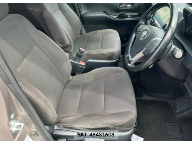Toyota ESQUIRE 2017-10 8856570-7