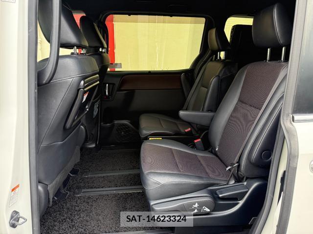 Toyota ESQUIRE 2018-11 8856831-11