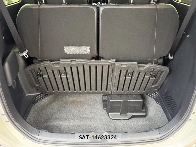 Toyota ESQUIRE 2018-11 8856831-14