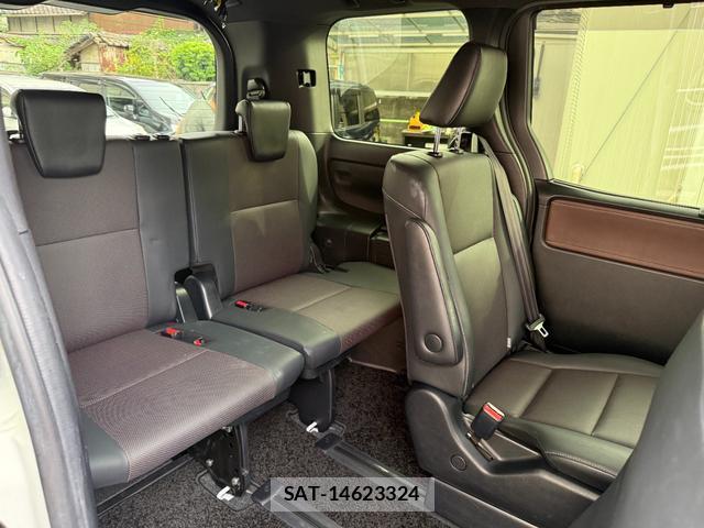 Toyota ESQUIRE 2018-11 8856831-15