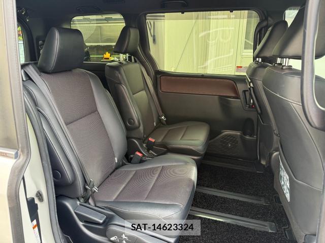 Toyota ESQUIRE 2018-11 8856831-16