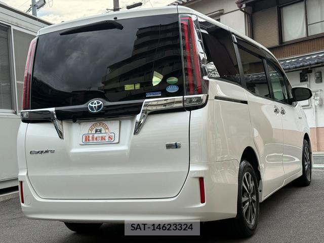 Toyota ESQUIRE 2018-11 8856831-6