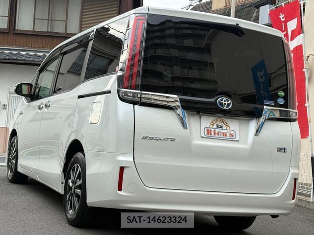 Toyota ESQUIRE 2018-11 8856831-8