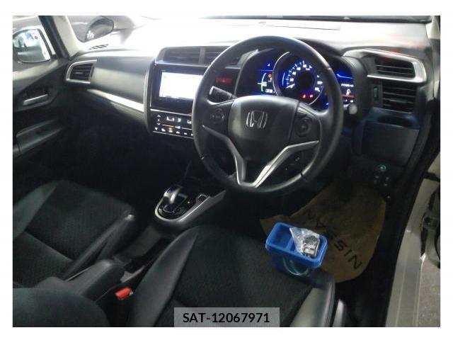 Honda FIT HYBRID 2016-11 8856119-2
