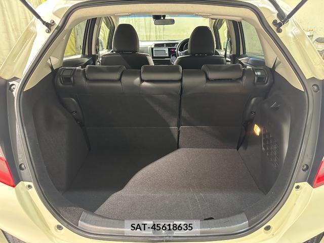 Honda FIT HYBRID 2013-10 8857132-17
