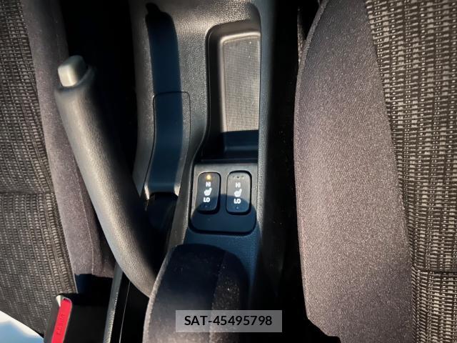 Honda FIT 2017-02 8856647-13
