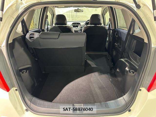Honda FIT 2010-11 8857147-17