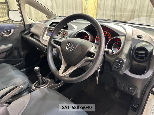 Honda FIT 2010-11 8857147-8