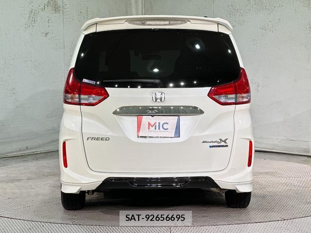 Honda FREED HYBRID 2018-04 8855640-15