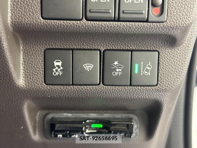Honda FREED HYBRID 2018-04 8855640-9