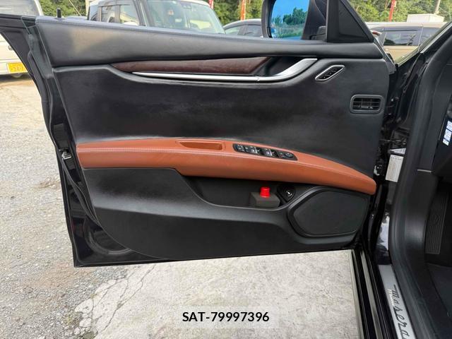 Maserati GHIBLI 2014-03 8856176-9