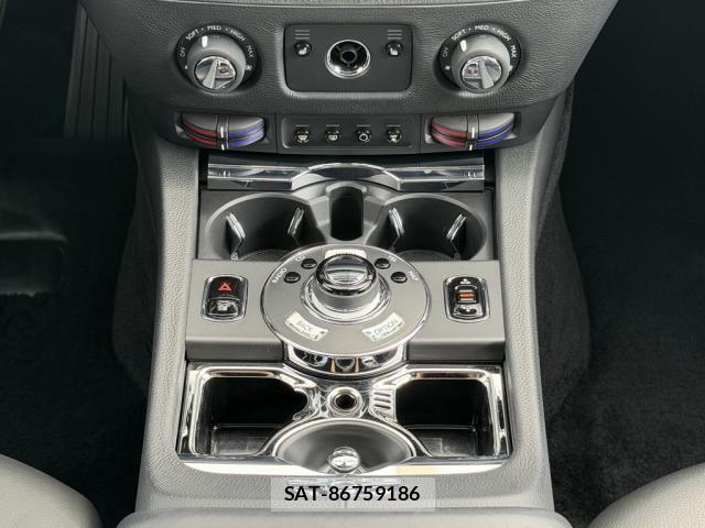 ROLLS-ROYCE GHOST 2012-03 8854679-10