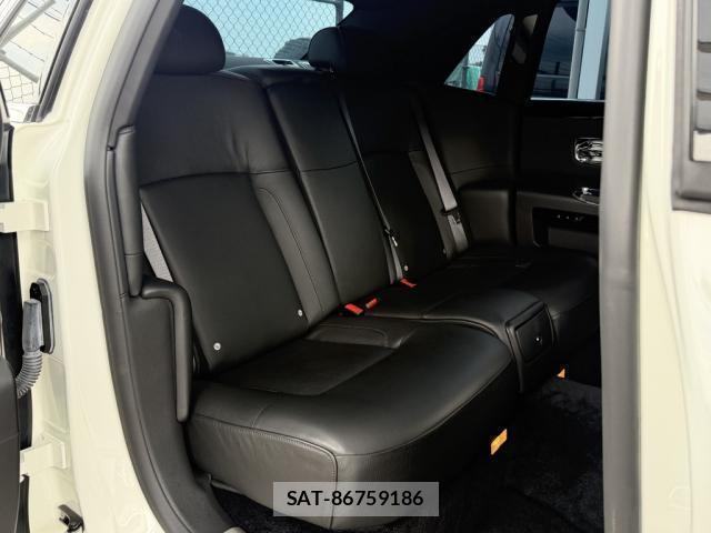 ROLLS-ROYCE GHOST 2012-03 8854679-13
