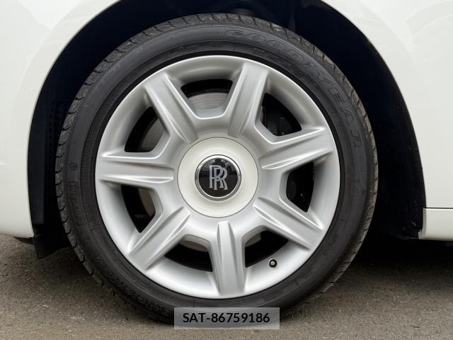 ROLLS-ROYCE GHOST 2012-03 8854679-17