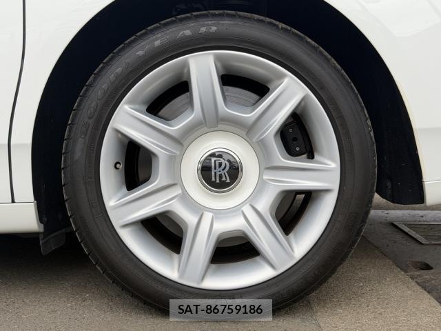 ROLLS-ROYCE GHOST 2012-03 8854679-18