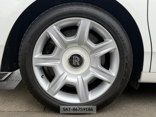 ROLLS-ROYCE GHOST 2012-03 8854679-19