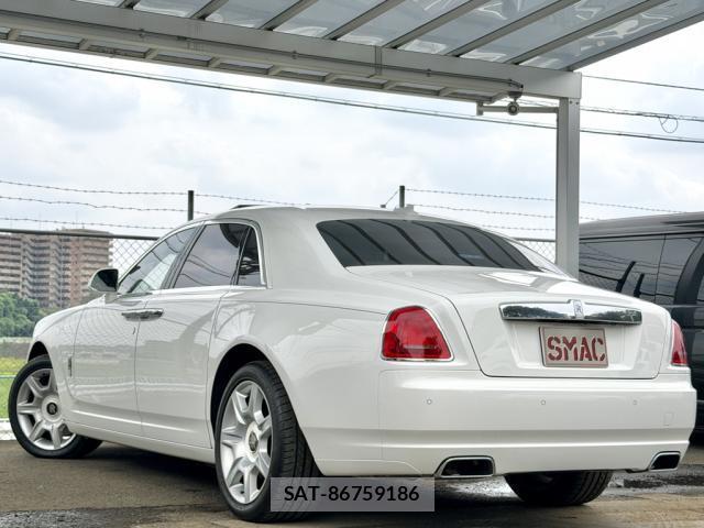 ROLLS-ROYCE GHOST 2012-03 8854679-2