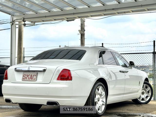 ROLLS-ROYCE GHOST 2012-03 8854679-3
