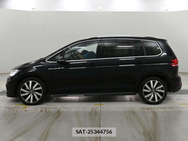 VolksWagen GOLF TOURAN 2021-11 8855816-11