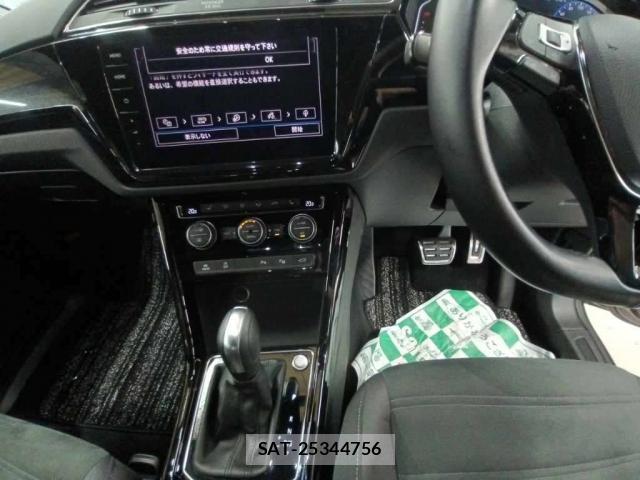 VolksWagen GOLF TOURAN 2021-11 8855816-2