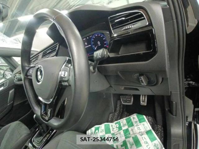 VolksWagen GOLF TOURAN 2021-11 8855816-3