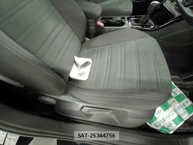VolksWagen GOLF TOURAN 2021-11 8855816-5