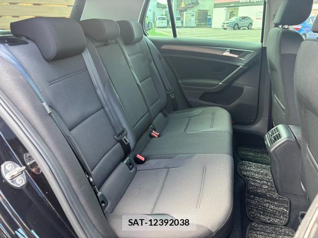 VolksWagen GOLF 2018-06 8856510-11