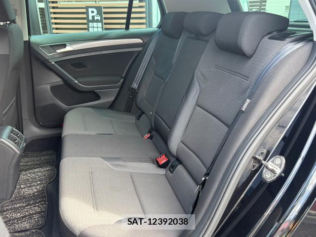 VolksWagen GOLF 2018-06 8856510-12