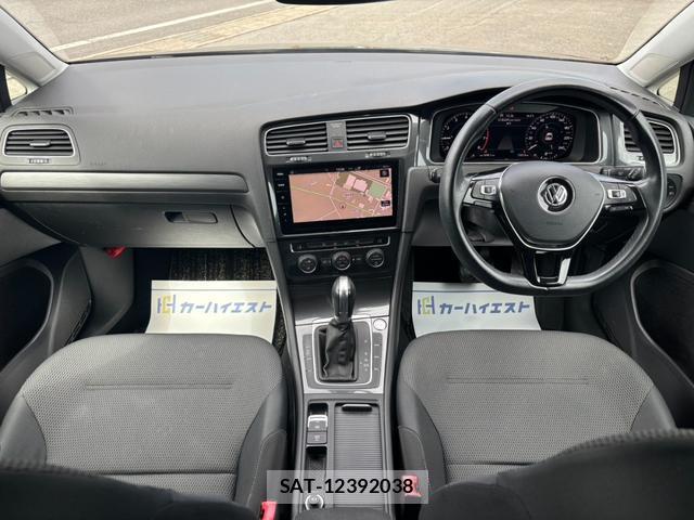 VolksWagen GOLF 2018-06 8856510-15