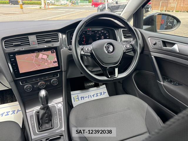 VolksWagen GOLF 2018-06 8856510-16