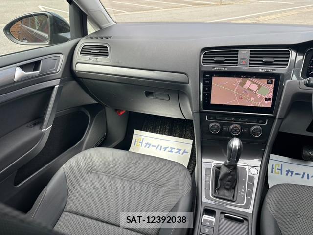 VolksWagen GOLF 2018-06 8856510-17